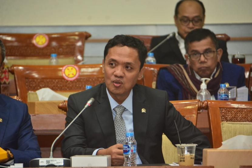 Anggota Komisi III DPR RI Habiburokhman mendukung langkah Kapolri bersih-bersih kepolisian.