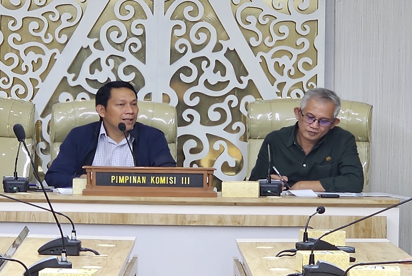  Anggota Komisi III DPRD Provinsi Jawa Barat, Husin saat menerima kunjungan kerja Komisi II Dewan Perwakilan Rakyat Daerah (DPRD) Provinsi Bali,Kota Bandung (30/5/2024).
