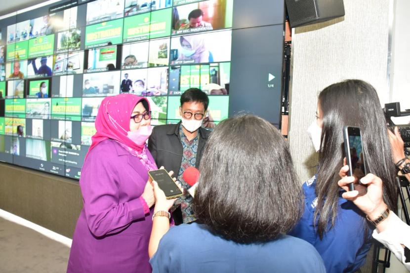 Anggota Komisi IV DPR RI, Endang Setyawati Thohari mengaku kagum dengan pemanfaatan teknologi di Agriculture War Room (AWR) Kementerian Pertanian (Kementan). 