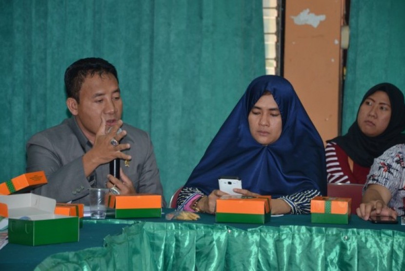 anggota Komisi IX DPR RI, Imam Suroso (kiri).
