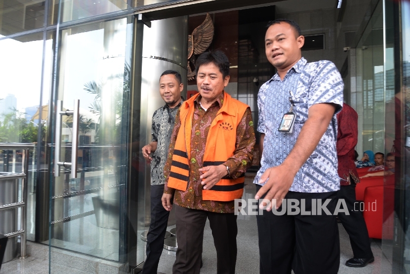  Anggota Komisi V DPR Musa Zainuddin menjalani pemeriksaan di gedung KPK, Jakarta, Jumat (12/5). 