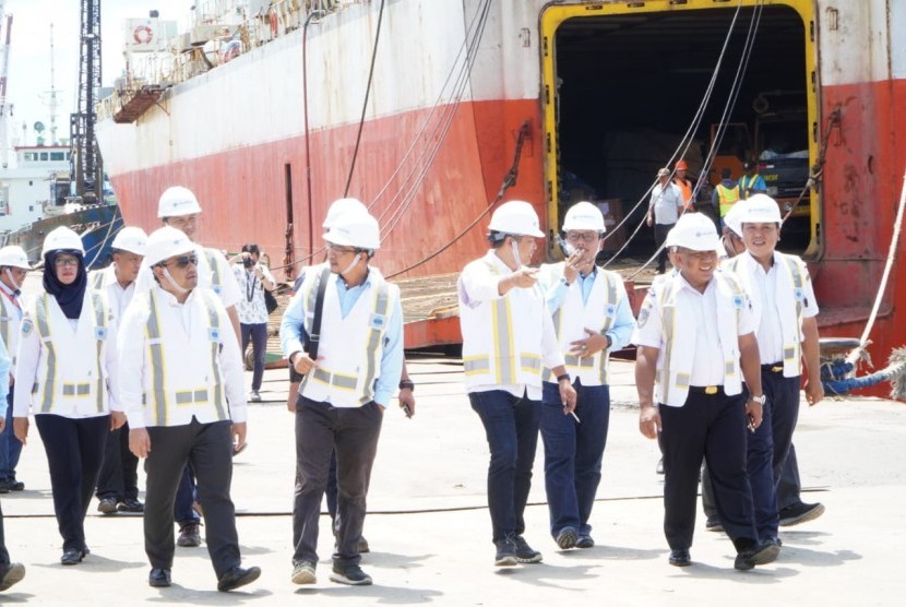 Anggota Komisi V DPR RI juga berkesempatan melakukan kunjungan ke kantor KSOP Kelas I Banjarmasin dan Pelabuhan Trisakti.