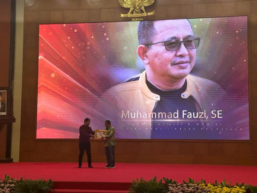 Anggota Komisi V DPR RI Muhammad Fauzi menyabet penghargaan dari Koordinatoriat Wartawan Parlemen (KWP) DPR RI sebagai Legislator Peduli Akses Kendaraan.