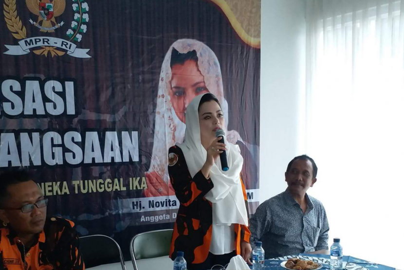 Anggota Komisi V DPR RI Novita Wijayanti dalam Sosialisasi Empat Pilar Kebangsaan di Desa Pandak Kabupaten Banyumas, Selasa (22/8).