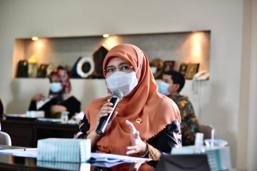 Istri Wali Kota Bandung Siti Muntamah yang juga anggota DPRD Jabar.