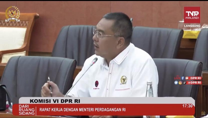 Anggota Komisi VI dari Fraksi PDI Perjuangan Harris Turino Kurniawan saat rapat kerja Komisi VI DPR dengan Menteri Perdagangan Zulkifli Hasan, Rabu (15/3/2023).