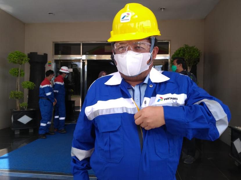Anggota komisi VI DPR RI, Herman Khaeron, saat sidak ke lokasi kebakaran di Pertamina RU VI Balongan, Kabupaten Indramayu, Jumat (2/4). (