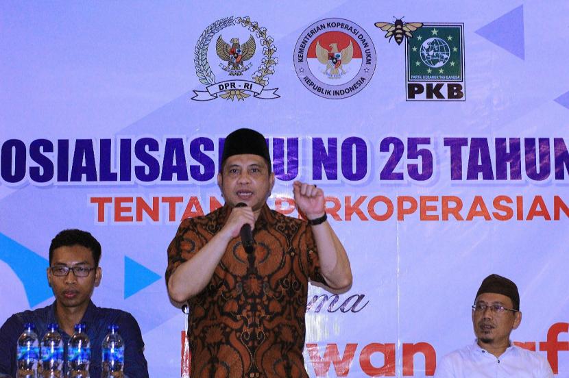 Anggota Komisi VI DPR RI, Marwan Jafar saat menggelar Sosialisasi UU No 25 Tahun 1992 tentang perkoperasian, di Kabupaten Pati, Jawa Tengah. Ia menyebut koperasi harus terus dipertahankan dalam mendukung kemandirian ekonomi masyarakat.
