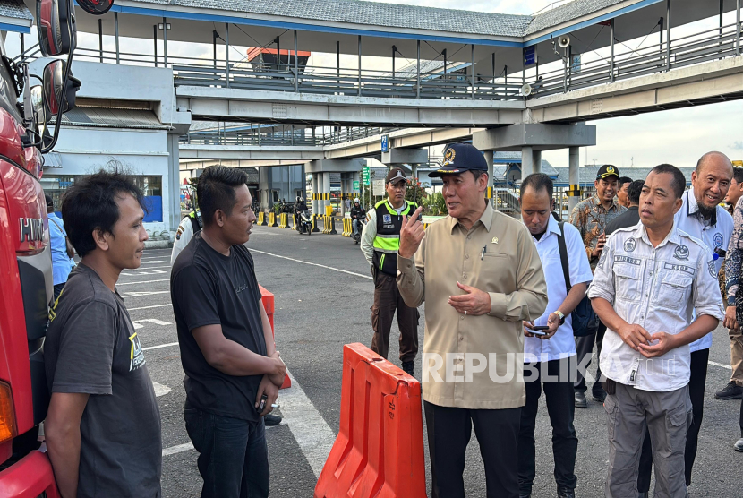 Anggota Komisi VII DPR RI, Bambang Haryo Soekartono (BHS) meninjau Pelabuhan Ketapang, Kabupaten Banyuwangi.