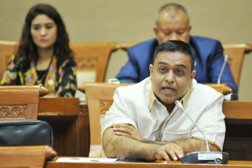 Anggota Komisi VII DPR RI Muhammad Nasir meminta Direktur Jenderal Mineral dan Batubara (Minerba) Kementerian Energi dan Sumber Daya Mineral (ESDM) Bambang Gatot Ariyono mengevaluasi izin ekspor pertambangan.