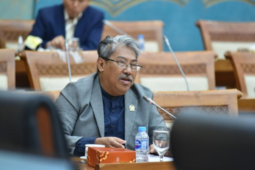 Anggota Komisi VII DPR RI Mulyanto. Anggota Komisi VII Mulyanto minta Luhut jangan brutal menangani polusi udara.