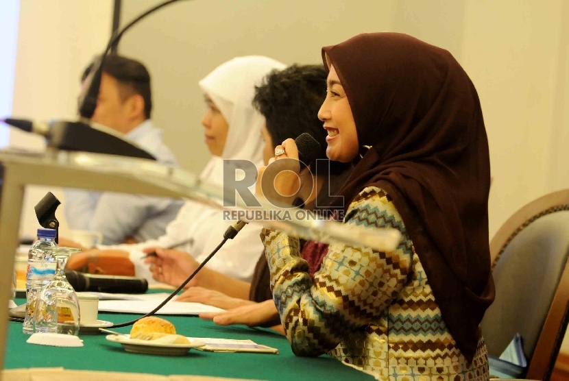 Anggota Komisi VIII, DPR RI, Desy Ratnasari (kanan) menjadi pembicara soal disabiltas di Jakarta, Kamis (9/4) lalu.