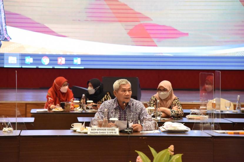Anggota Komisi XI DPR RI Agun Gunandjar Sudarsa menilai upaya pemberdayaan UMKM dalam peningkatan pertumbuhan ekonomi di Provinsi Sumatera Utara pada masa pandemi sudah berjalan dengan baik. Namun ada hal-hal yang bisa dikritisi dan bahkan masih bisa didorong untuk bisa meningkat lagi.
