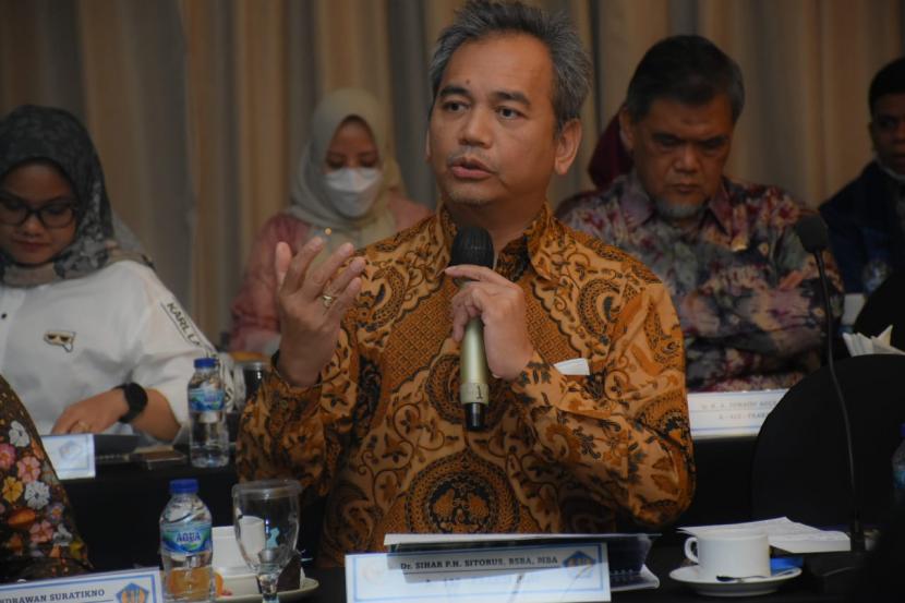 Anggota Komisi XI DPR RI Sihar Sitorus mengkritisi adanya kriteria persyaratan program Peremajaan Sawit Rakyat (PSR) yang harus dipenuhi oleh petani sawit saat di Palembang, Jumat (18/11/2022).