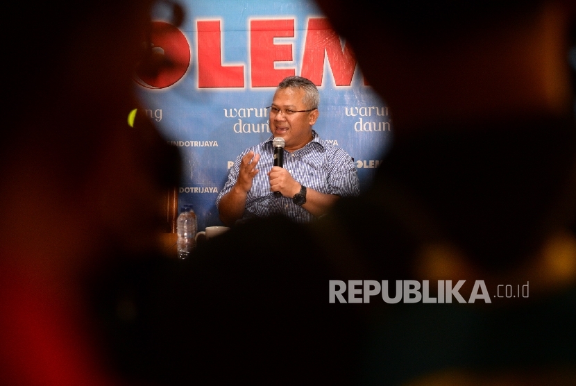 Anggota KPU RI Arif Budiman menjadi pembicara pada diskusi Polemik di Jakarta, Sabtu (8/10).