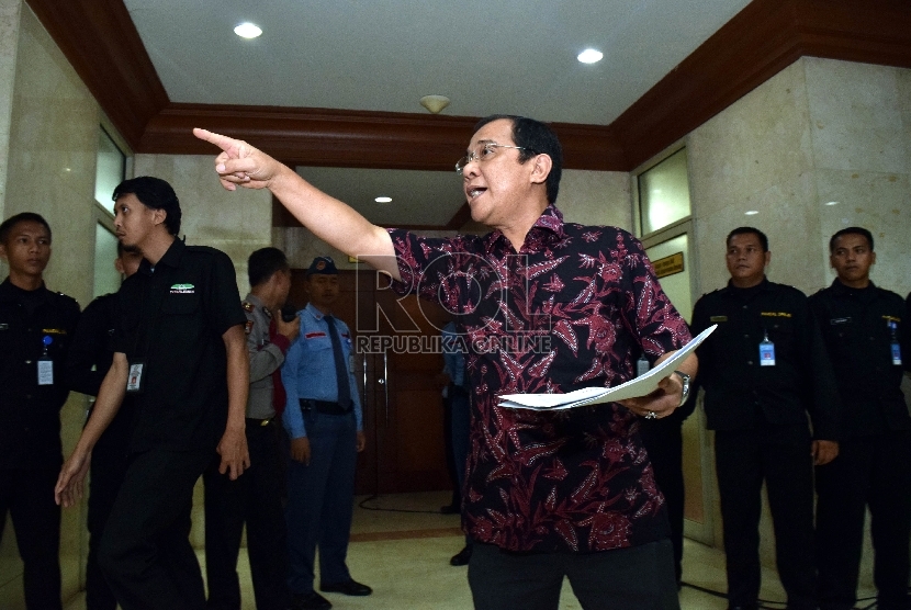 Anggota Mahkamah Kehormatan Dewan (MKD), Akbar Faizal memberikan keterangan pers terkait keanggotaannya di MKD jelang berlangsungnya sidang MKD di Kompleks Parlemen, Jakarta, Rabu (16/12). (Republika/Rakhmawaty La'lang)