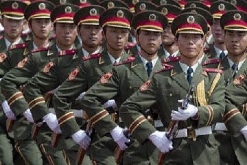 Anggota militer Cina yaitu People\'s Liberation Army (PLA) 