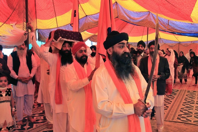 Anggota minoritaas Sikh di Afghanistan menggelar festival Vaisakhi di Sarhood, Afghanistan, April 2015. 