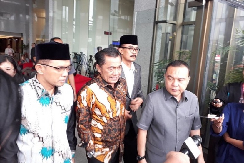 Anggota MKD DPR usai memeriksa Setya Novanto di Gedung KPK, Jakarta, Kamis (30/11)