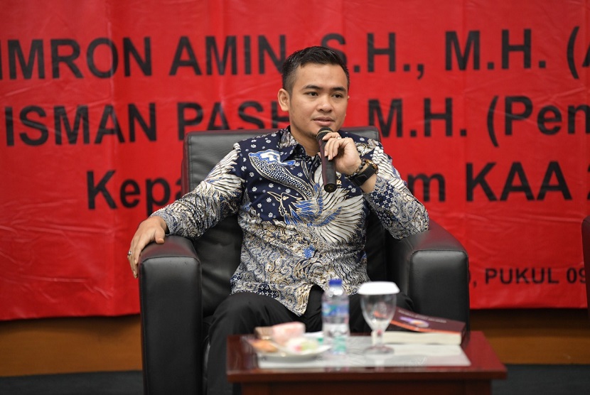 Anggota MPR RI R. Imron Amin SH., MH mengajak generasi muda untuk mempraktekkan nilai-nilai yang ada dalam Pancasila. Ajakan ini disampaikan dihadapan peserta Bicara Buku Bersama Wakil Rakyat.