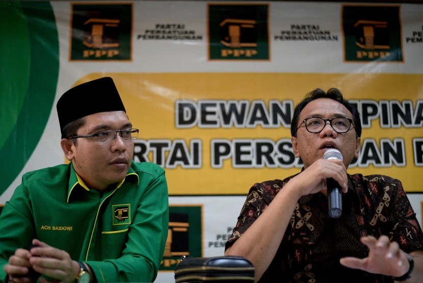 Anggota Pansus Pemilu dari Fraksi PPP Achmad Baidowi (kiri).