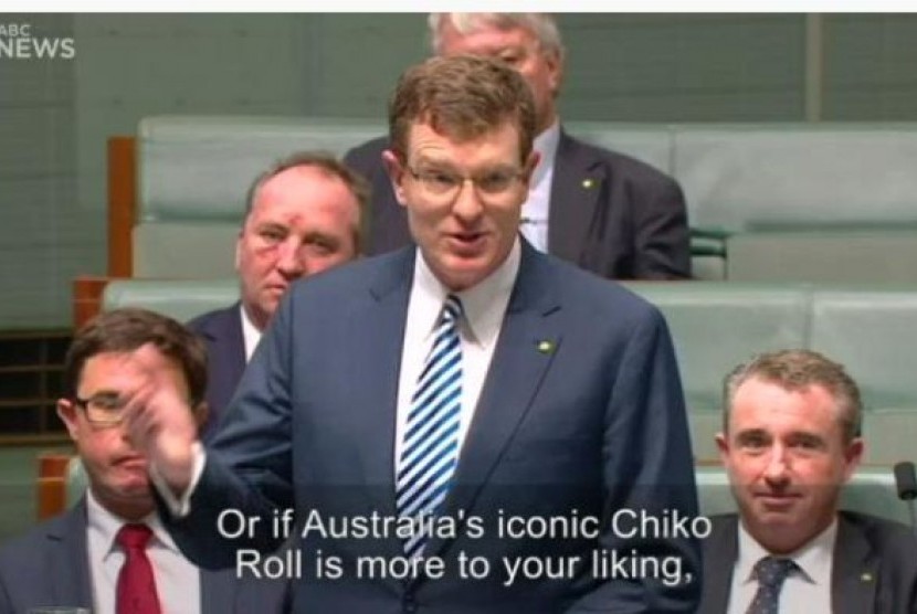 Anggota parlemen asal Partai Nasional NSW Andrew Gee menegaskan klaim Bathrust sebagai daerah kelahiran kudapan chiko roll pada pidato pertamanya di parlemen federal (15/9).