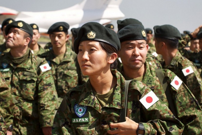 Anggota Pasukan Bela Diri Jepang sebagai bagian dari tentara perdamaian PBB tiba di Juba, Sudan Selatan, 21 November 2016.