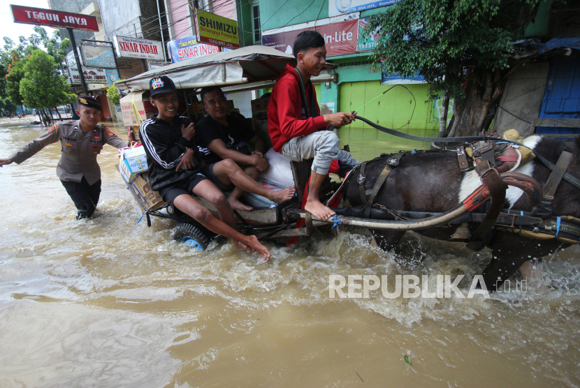 Belasan Kecamatan Banjir dan Longsor, Pemkab Bandung Tetapkan Status Tanggap Darurat Bencana