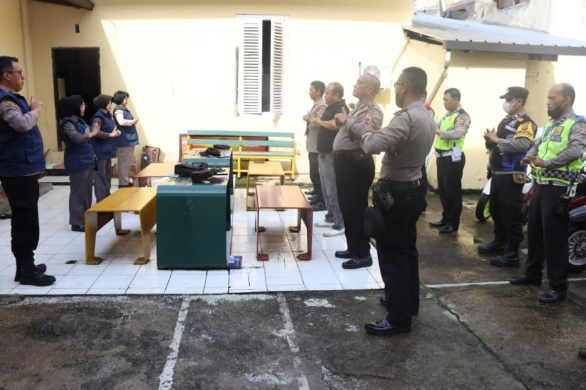 Anggota Polsek Astana Anyar yang menjadi korban ledakan bom bunuh diri dan anggota lainnya menjalani trauma healing yang diinisiasi oleh Polda Jawa Barat dan Polrestabes Bandung. Mereka diberi pendampingan oleh tim ahli dari sisi psikologis.