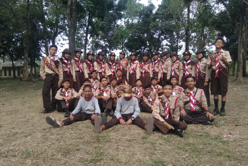 Anggota Pramuka MTsN Negeri 1 Bogor ikut berpartisipasi dalam Peringatan Hari Jadi Pramuka tingkat Provinsi Jawa Barat ke-58 yang digelar di Stadion Pakansari, Bogor.