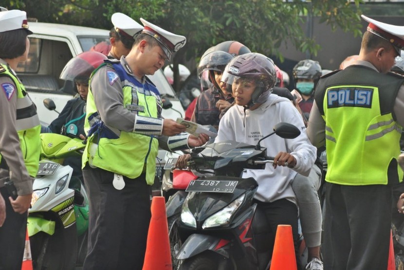 Anggota Satlantas Polres Semarang melaksanakan Operasi Patuh Candi (illustrasi)