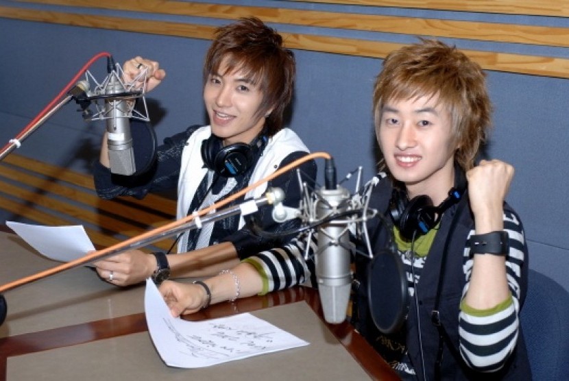 Anggota Super Junior saat memandu acara Kiss The Radio