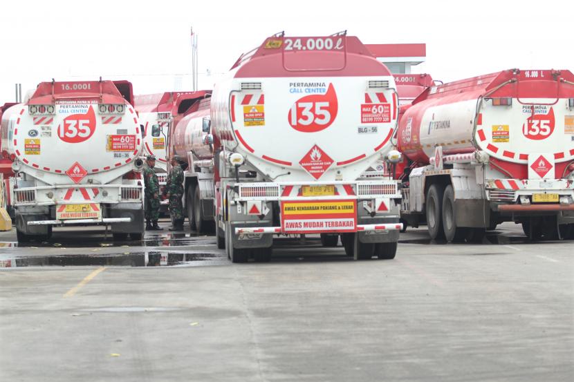 PT Pertamina (Persero) secara perdana melakukan ekspor BBM berstandar Euro 4 yakni bahan bakar mesin diesel (gasoil). Produk High Speed Diesel (HSD) 50 ppm itu dikembangkan di Refinery Unit (RU) II yang terletak di Kota Dumai, Provinsi Riau. 