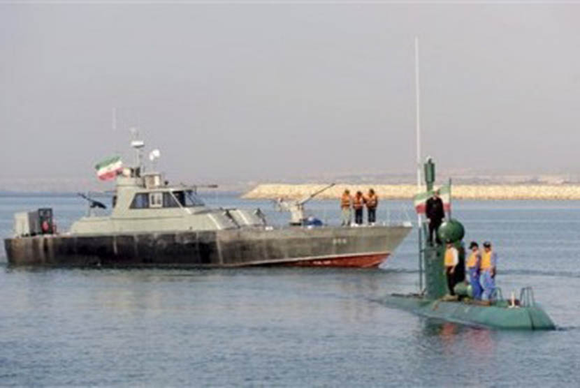 Satu orang dinyatakan meninggal saat latihan perang AL Iran. Ilustrasi Angkatan Laut Iran saat latihan militer di Velayat-90, di Laut Oman.