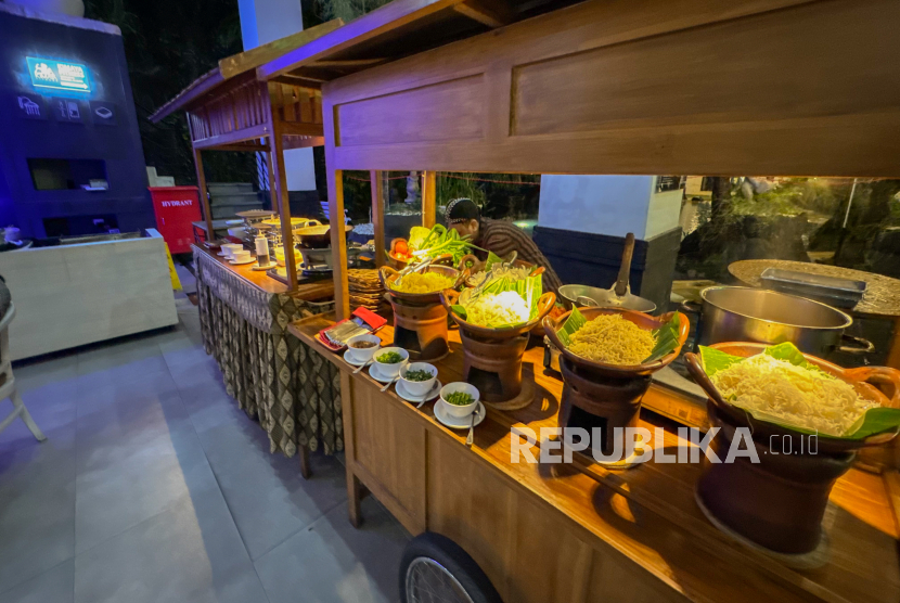 Angkringan Kimaya yang hadir di di Kimaya Sudirman Yogyakarta by HARRIS. Setiap Jumat dan Sabtu malam, mulai pukul 18.00 - 22.00 WIB.