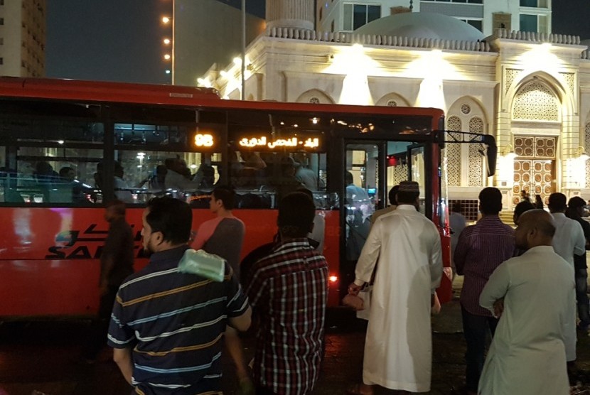 Angkutan bus di Jeddah.