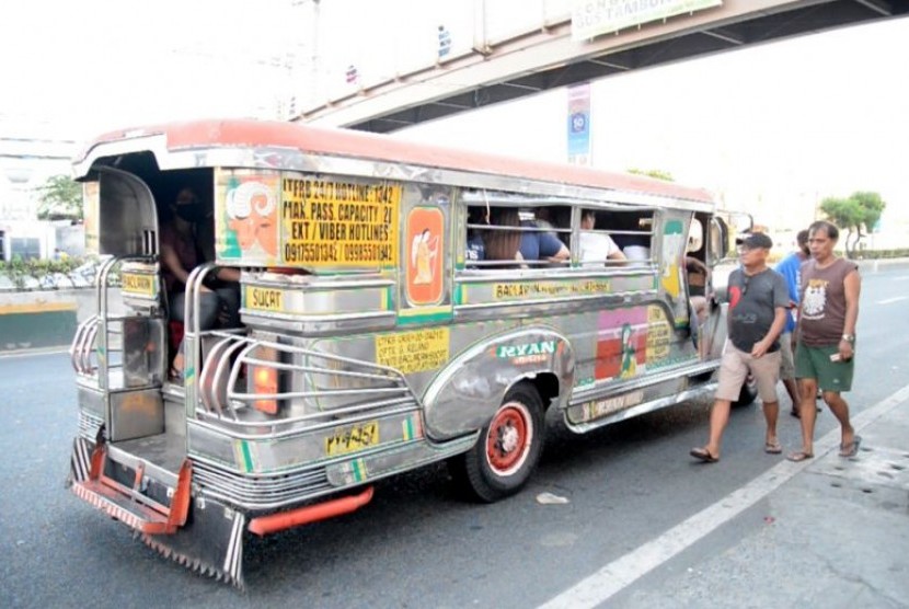 Angkutan Jeepney di Manila.