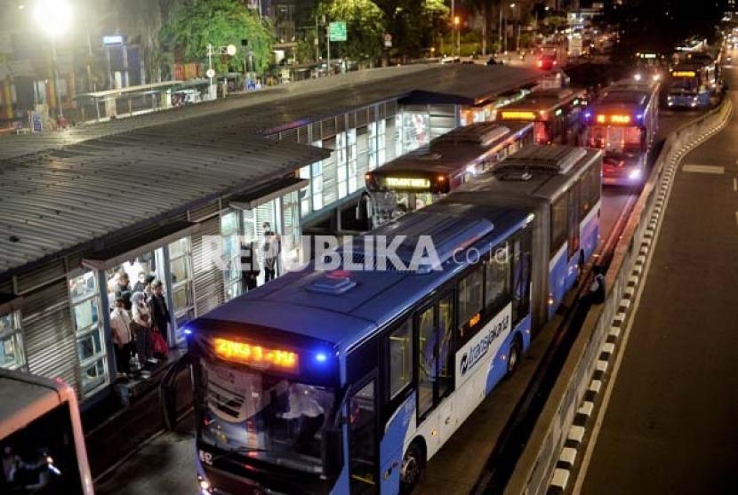 Angkutan malam hari Transjakarta mulai beroperasi sejak 12 September 2022.