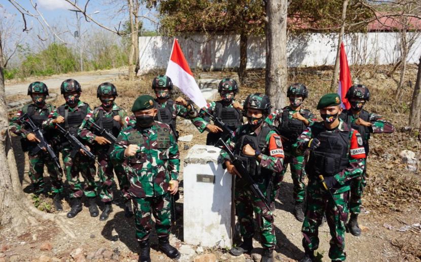 anglima Komando Cadangan Strategis Angkatan Darat (Pangkostrad) Letjen Dudung Abdurachman mengunjungi perbatasan RI-Timor Leste di Eban Miomaffo Barat, Kabupaten Timor Tengah Utara (TTU), Provinsi Nusa Tenggara Timur (NTT), Kamis (23/9).