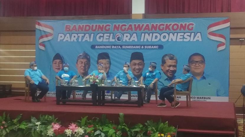 Anis mengatakan, masyarakat Jawa Barat lebih terbuka terhadap berbagai informasi termasuk mengenai politik.