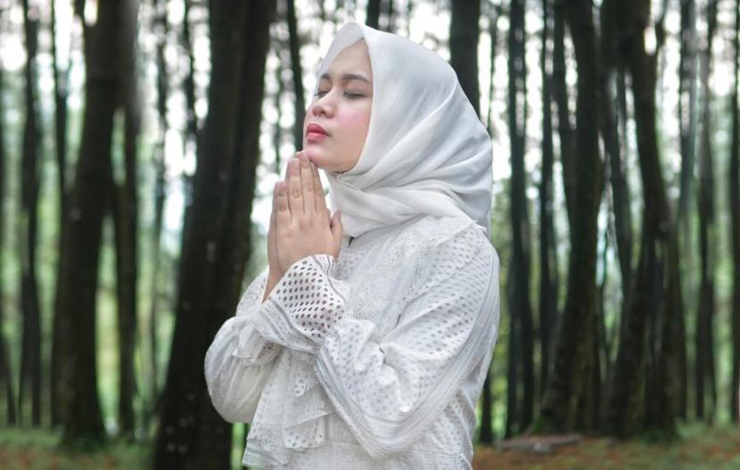 Anisa Rahman merupaka penyanyi pertama di Indonesia yang cover lagu Aisyah Istri Rasulullah (Foto: penyanyi, Anisa Rahman)