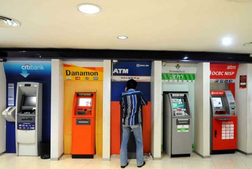 Anjungan tunai mandiri (ATM)