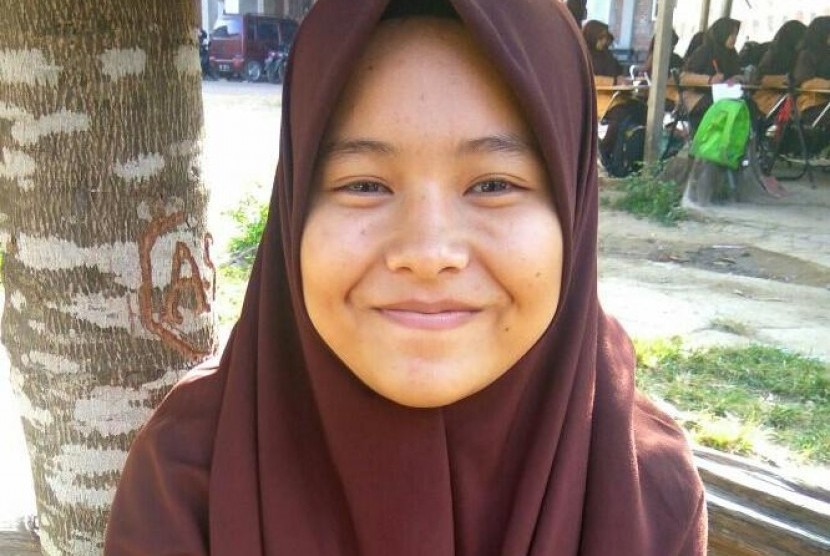 Annisa Rahmah, siswi kelas 3 Madrasah Tsanawiyah ini merupakan santriwati pertama yang menyelesaikan hafalan Alquran 30 Juz.