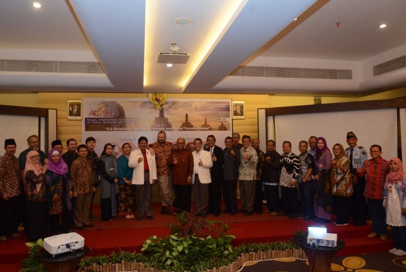  Annual International Converence On Social Sciences And Humanities yang digelar Fakultas Isoshum UIN Sunan Kalijaga di Hotel Saphire Yogyakarta.