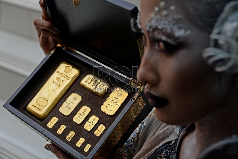 Emas Antam diperdagangan di harga Rp 962.000 per gram pada Rabu (16/12). 