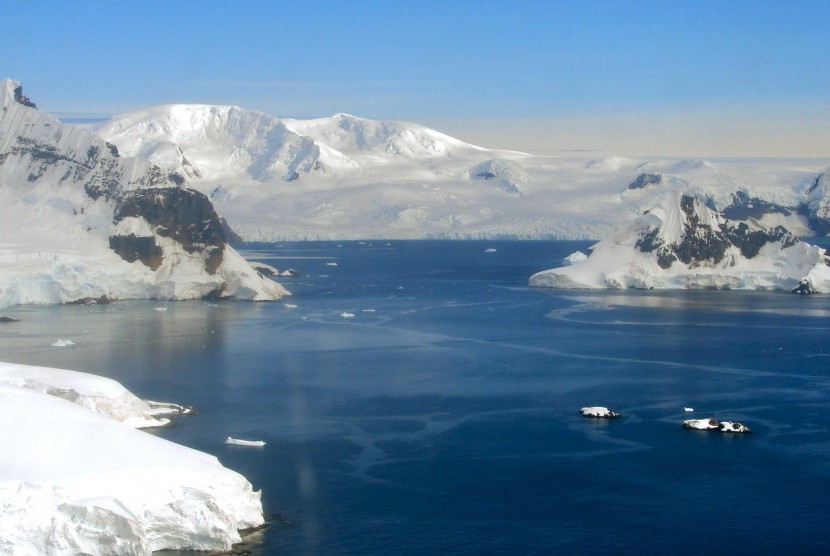 Pencarian yang menyisir perairan Antartika temukan pesawat Cile yang hilang lima hari lalu. Ilustrasi