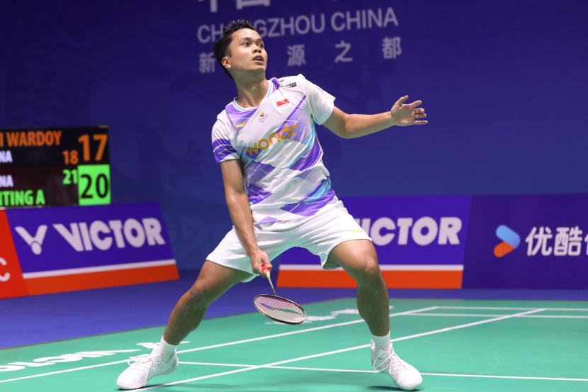 Anthony Sinisuka Ginting saat beraksi di China Open 2024.