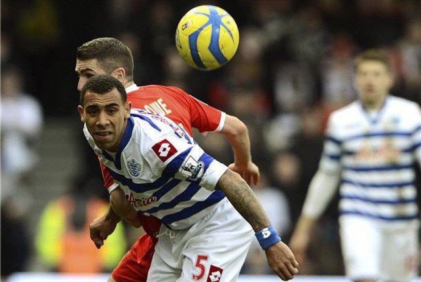 Anton Ferdinand (depan) 