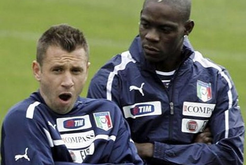 Antonio Cassano (kiri) dan Mario Balotelli (kanan)