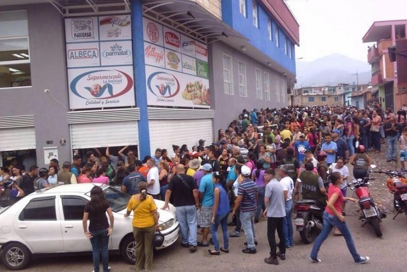 Antrean di supermarket Venezuela